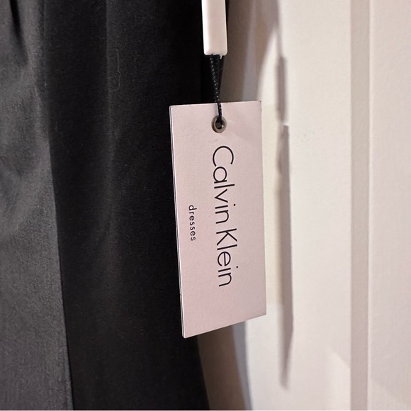 Calvin Klein Size 4 Black & Gray Color Block Knee Length Slimming Sheath Dress - Picture 6 of 8